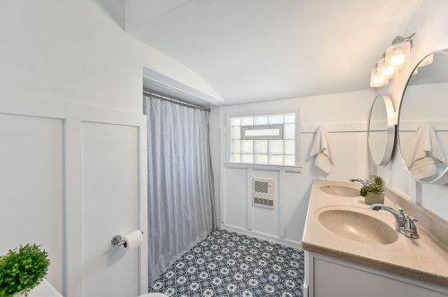 2110 91st St, Milwaukee WI  53226-2604 exterior