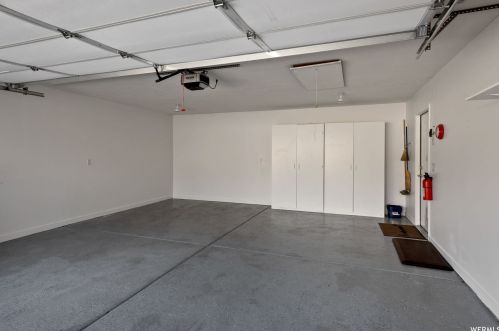 2088 Jordan Villa Dr, Taylorsville UT 84088-6703 exterior