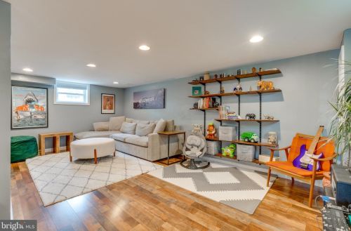 2813 Memorial St, Alexandria VA  22306-1743 exterior