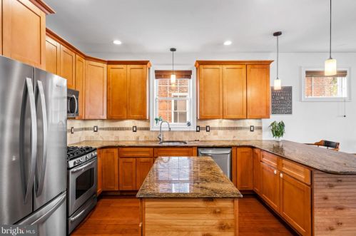 985 6th St, Philadelphia PA  19123-1405 exterior