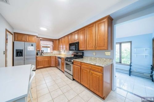 122 Harrison Ave, Hasbrouck Heights NJ 07604-1005 exterior