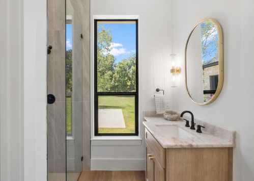 33218 Waltham Xing, Fulshear TX 77441-4205 exterior