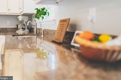 1817 Baldwin Dr, Mc Lean VA 22101-5055 exterior