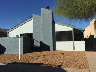 272 Melridge St, Tucson, AZ 85706-3352