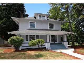 113 61st Ave, Portland, OR 97213-3827