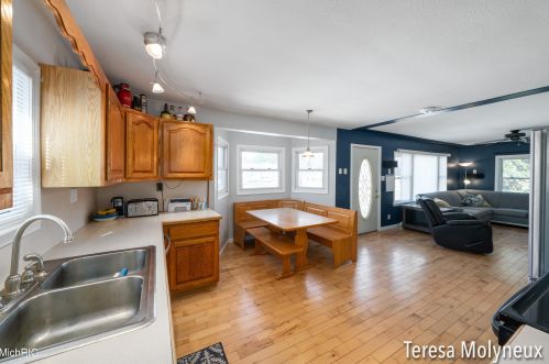 4085 Nicholl Ave, Meskegon MI 49444-3633 exterior