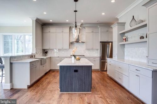 6801 Dillon Ave, Mc Lean VA  22101-4435 exterior