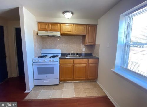 4250 Broad St, Philadelphia PA 19140-1935 exterior