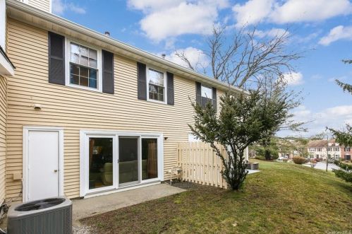 58 Campus Rd, Peekskill NY 10566-2554 exterior