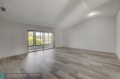 3 Mayfair Ln, Boynton Beach FL 33426-7717 exterior