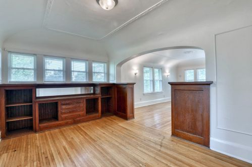 136 1 St, Milwaukee WI 53207-0014 exterior