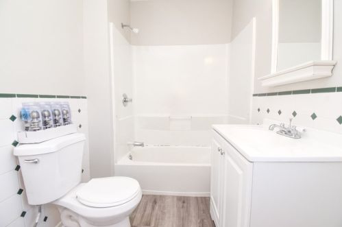 105 Lyons St, Springfield MA 01151-1610 exterior