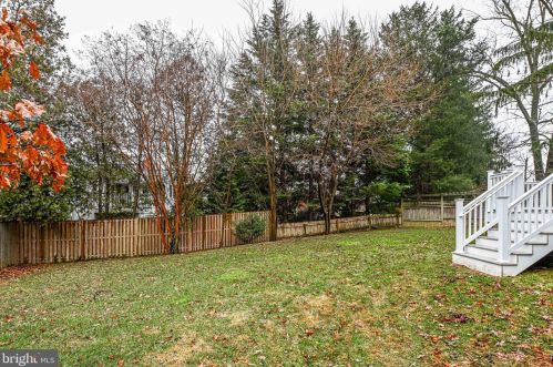 1339 Mayflower Dr, Mc Lean VA 22101-5612 exterior