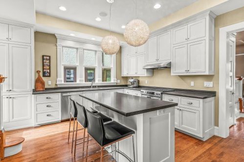 2843 Prospect Ave, Milwaukee, WI 53211-3771