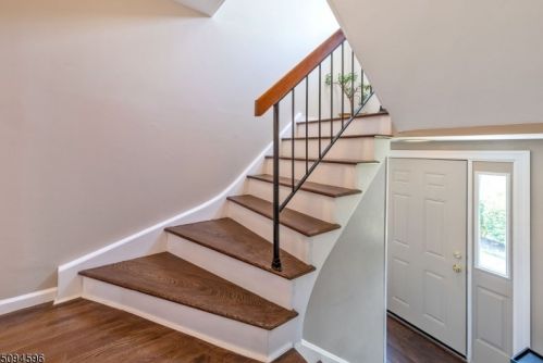 33 Kensington Ct, Hackettstown, NJ 07840-4206