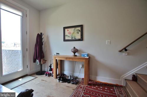 2815 Eisenhower Ave, Alexandria VA  22314-4556 exterior