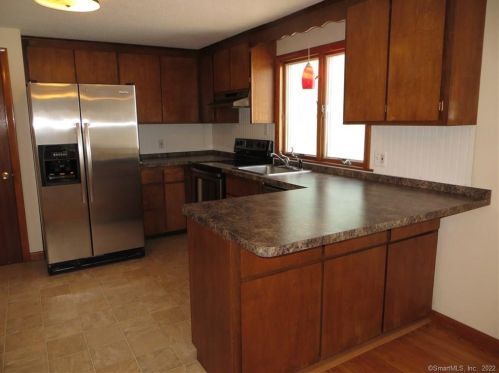 18 Earl St, Manchester CT  06040-4336 exterior