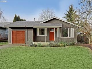 7415 48 Ave, Portland OR  97222-5420 exterior