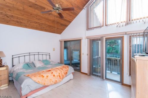 10 Lawrence Rd, Dover NJ 07869-3106 exterior