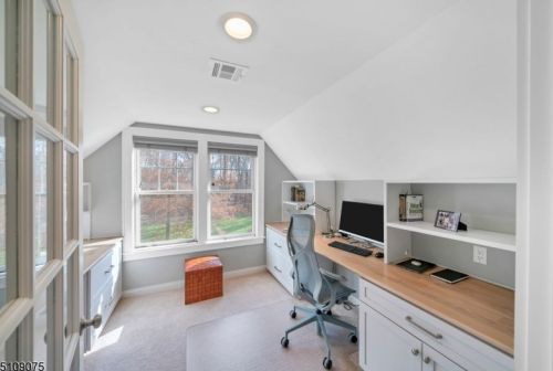 70 Cathedral Ave, Florham Park NJ 07932-2521 exterior