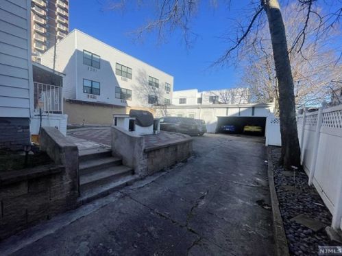 181 Graham Ave, Paterson NJ  07508-2422 exterior