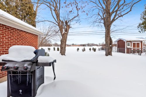 201 Rdg Ave, Bull Valley IL 60014-3421 exterior