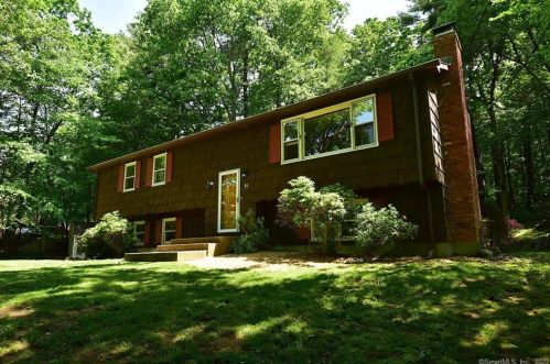16 Ladd Rd, Ellington, CT 06029-3103