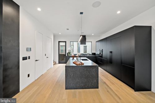 1355 Kater St, Philadelphia PA 19147-1817 exterior