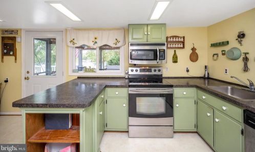 402 Harrison Cir, Locust Grove VA  22508-5315 exterior