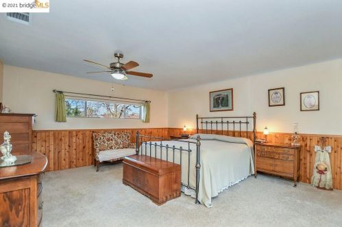 2884 Ln Dr, Concord CA 94518-2106 exterior