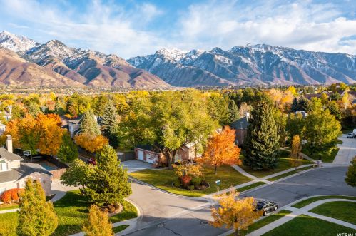 8029 Hunters Mdw Cir, Sandy UT 84093-6289 exterior