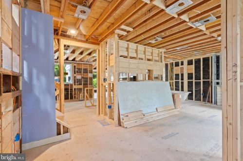 5121 Klingle St, Washington DC  20016-2654 exterior