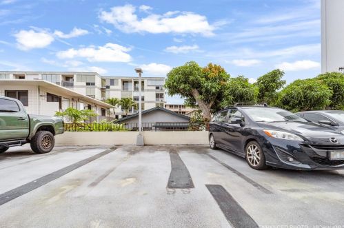 1571 Piikoi St, Honolulu HI  96822-4085 exterior