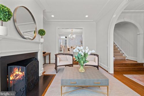 613 Royal St, Alexandria VA  22314-2031 exterior