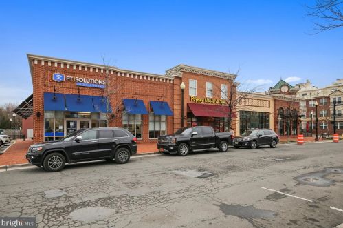 5823 Monticello Rd, Alexandria VA 22303-1302 exterior