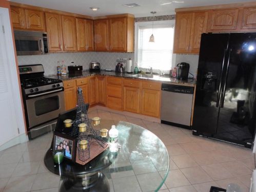 28 Commodore St, Providence, RI 02904-2527