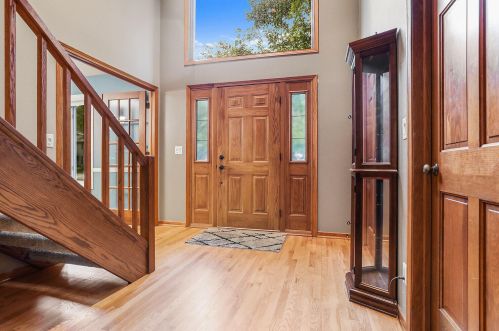 2304 Hunters Ridge Ct, Manitowoc, WI 54220-9680