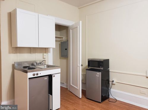 1324 Locust St, Philadelphia PA 19107-5604 exterior