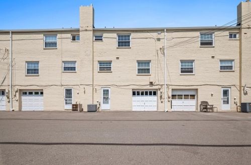 60 Chapel Dr, Pittsburgh PA  15237-2518 exterior