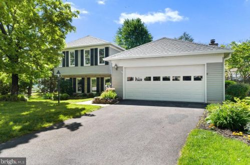 5307 Gln Grn Ct, Alexandria VA 22315-4230 exterior