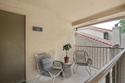 4777 Cedar Springs Rd, Dallas TX  75219-6144 exterior