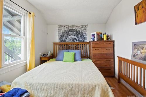 142 East St, Wallingford CT 06492-4006 exterior