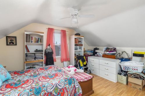 13 Brinley St, Middletown RI 02840-3252 exterior