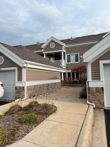 6050 Pine Lake Club Dr, Charlevoix, MI 49720-9581