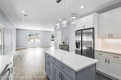 28 Twain Ave, Old Bridge NJ  08857-2110 exterior