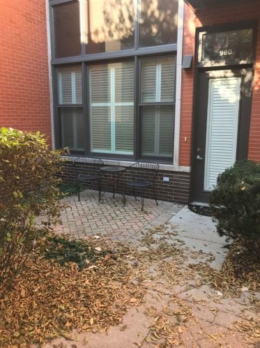 960 Crosby St, Chicago IL  60610-2404 exterior