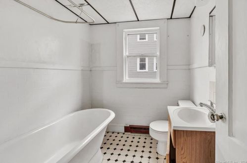 251 Flax Hl Rd, Norwalk CT 06854-2505 exterior