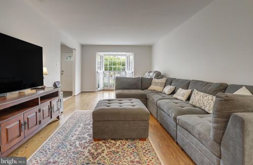 2671 Centennial Ct, Alexandria VA  22311-1303 exterior