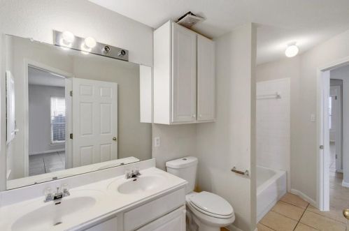 1729 Dapplegrey Ln, Austin TX 78727-4545 exterior