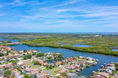 2390 Sykes Crk Dr, Merritt Island FL 32953-2954 exterior